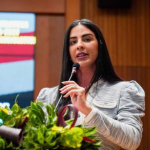 Daniella Jadão Meneses mostra como o empoderamento feminino transforma vidas através da liderança e independência.