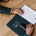 Alex Nabuco dos Santos analisa como a inflação afeta preços e o poder de compra no mercado imobiliário.