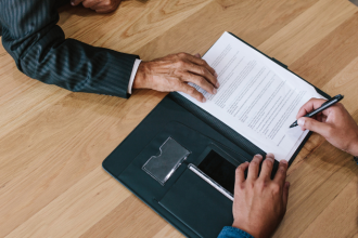 Alex Nabuco dos Santos analisa como a inflação afeta preços e o poder de compra no mercado imobiliário.