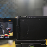 Future Cast TV mostra como radialistas reinventam suas vozes no universo digital através do formato podcast.