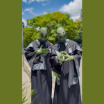 “Aliens”, dos gêmeos Willou & Watson, dispara no Instagram e domina as timelines — Non Stop.