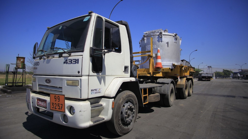 ReciclaBR destaca como a reciclagem de alumínio reduz emissões e economiza energia.