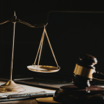 A decisão jurídica consciente no Direito Civil contemporâneo com Hebron Costa Cruz de Oliveira.