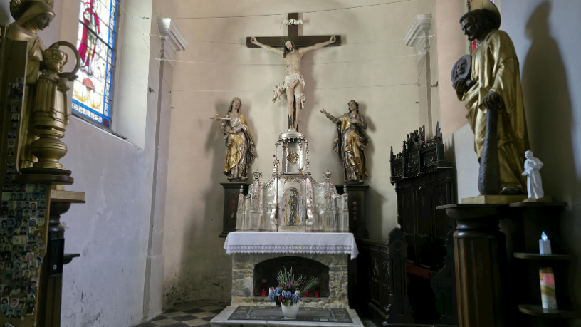 O sacrifício da cruz torna-se presente na Missa como centro da fé cristã, segundo Jose Eduardo De Oliveira e Silva.