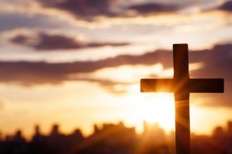 A Missa é compreendida como renovação do sacrifício da cruz, conforme ensina Jose Eduardo De Oliveira e Silva.