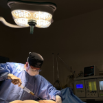 A escolha entre clínica, hospital ou centro cirúrgico influencia diretamente a segurança na cirurgia plástica, afirma Milton Seigi Hayashi.