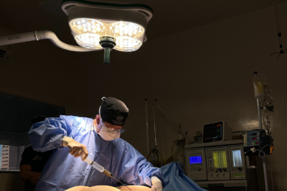 A escolha entre clínica, hospital ou centro cirúrgico influencia diretamente a segurança na cirurgia plástica, afirma Milton Seigi Hayashi.